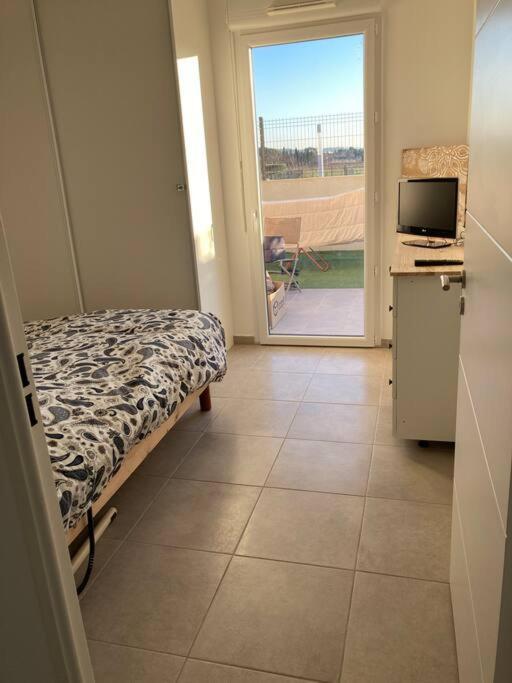 Appartement Rdc Avec Parking Prive La Fare-les-Oliviers Eksteriør bilde